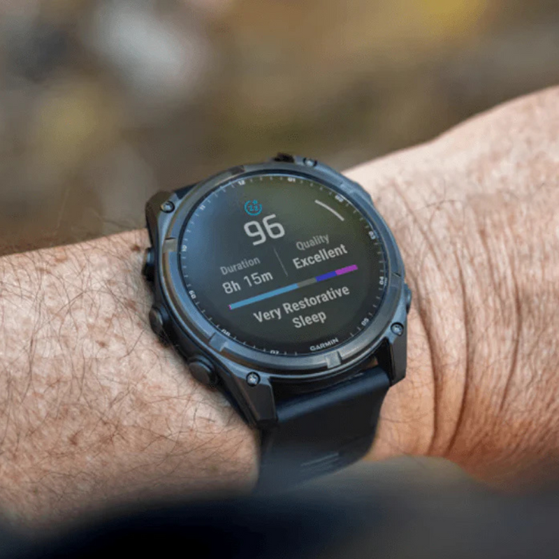 Pulso com GPS Garmin Fenix 8X Safira Solar (2026) Carbon Gray DLC Titânio com pulseira de silicone preta/cinza